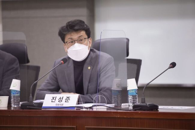 국회 환경노동위원회 소속 더불어민주당 진성준 의원(서울 강서을&middot;원내수석부대표)