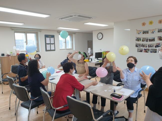 안산시 노인케어 안심주택, 대한민국 주거복지문화대상서 우수상 수상(노인안심케어주택 활동 모습)