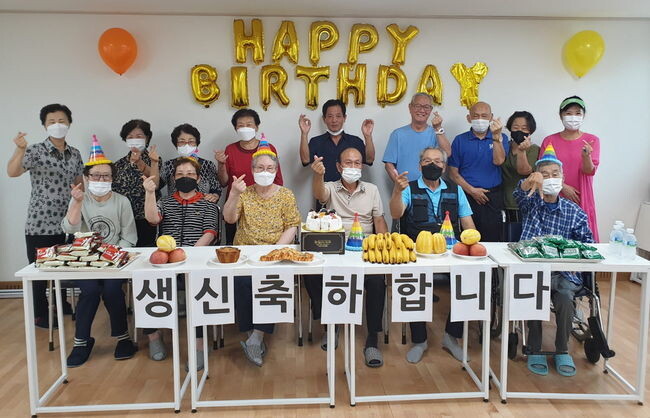 안산시 노인케어 안심주택, 대한민국 주거복지문화대상서 우수상 수상(노인안심케어주택 활동 모습)