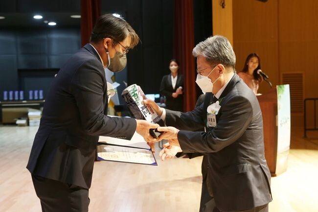 &lsquo;2022 대한민국 도시대상&rsquo; 상패 전달식