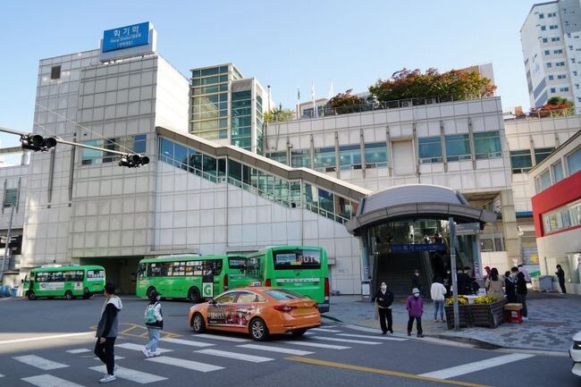 차 없는 거리가 조성될 회기역의 현재 모습