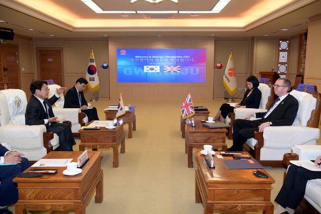 콜린 크룩스 주한 영국대사 면담
