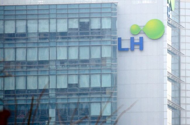원희룡 국토교통부 장관은 11월 11일(금) 이한준 한국토지주택공사(LH) 신임사장에게 임명장을 전수했다.&nbsp;