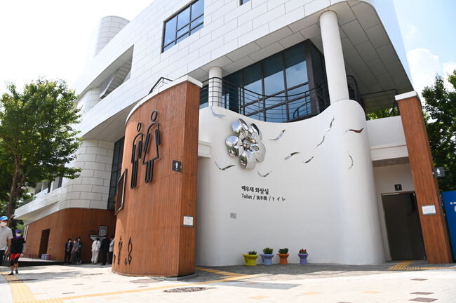 지난 11월11일 행정안전부와 화장실문화시민연대가 주최한 제24회 아름다운 화장실 대상에서 은상 작품으로 선정된 해우재 화장실.&nbsp;