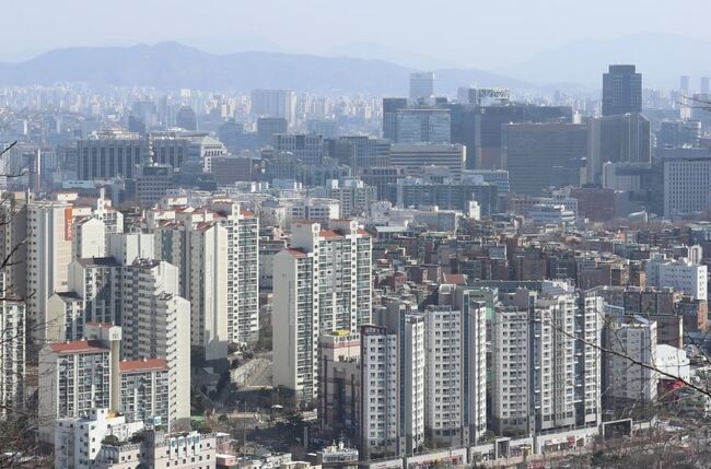서울 남산에서 바라다본 서울 아파트 단지들 (자료사진)