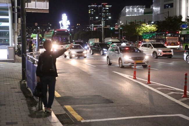 서울시는 심야할증 및 요금조정을 최종 확정하였다고 밝혔다.&nbsp;