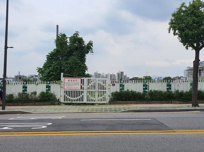 부지의 현재 출입구 전경