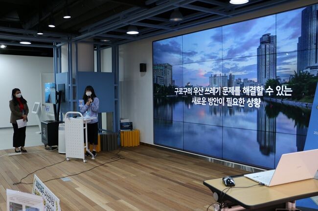 구로구는 &lsquo;4차 산업혁명 도시정책 아이디어 경진대회 성과공유회&rsquo;를 열고 우수 아이디어에 대해 시상했다.