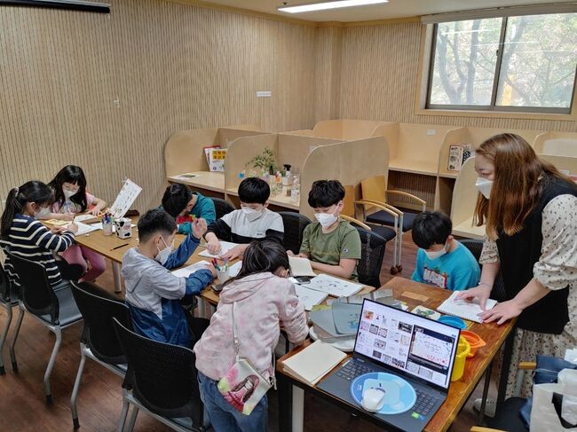 용인특례시가 작은도서관 아이돌봄 독서문화프로그램 운영으로 도 평가에서 우수상을 받았다.