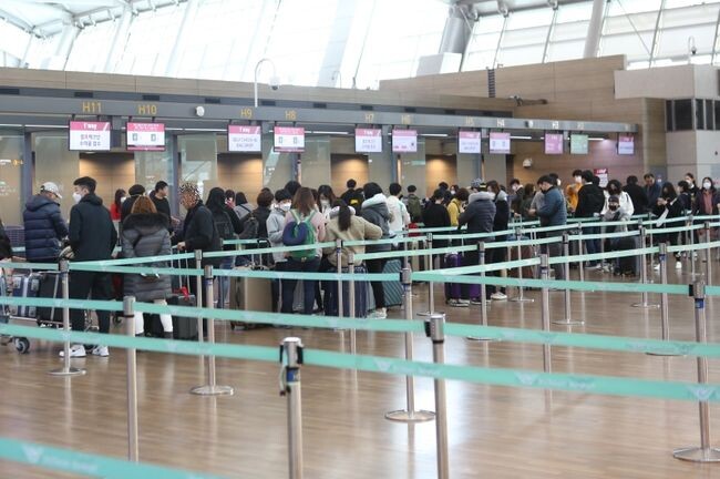 겨울에 떠나는 해외여행&hellip;뎅기열 조심 (사진은 인천국제공항 출국장 모습으로 기사의 특정내용과 직접적인 관련 없음)