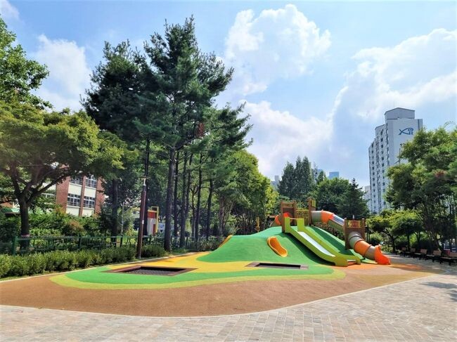부천시 중동 무지개공원 놀이터가 무장애 통합 놀이공간으로 재탄생했다