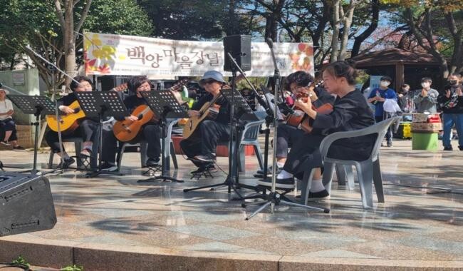 10.15. ‘백양마을 장날’ 행사사진(부산진구 생활문화센터 클래식기타 동아리)