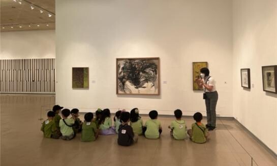 “못다 핀 한국예술가 특별전“ 관람 장면
