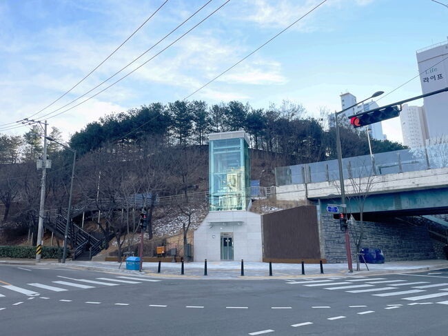 금천구, 벚꽃로와 금천과선교를 연결하는 이동편의시설 설치 완료