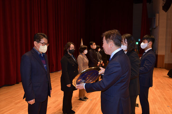 여수시(시장 정기명)가 환경부에서 실시한 폐기물처리시설 설치‧운영 실태평가(2021년 실적)에서 음식물류폐기물처리시설분야 최우수기관으로 선정됐다고 밝혔다.