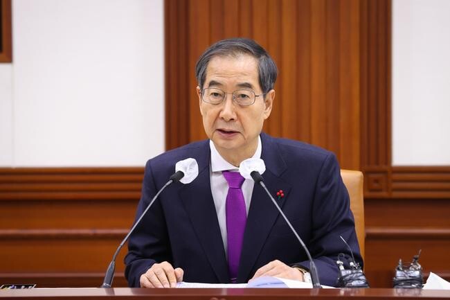 한덕수 국무총리는 1월 5일 오전, 정부서울청사에서 제14회 국정현안관계장관회의(서울-세종 영상회의)를 주재했다.&nbsp;