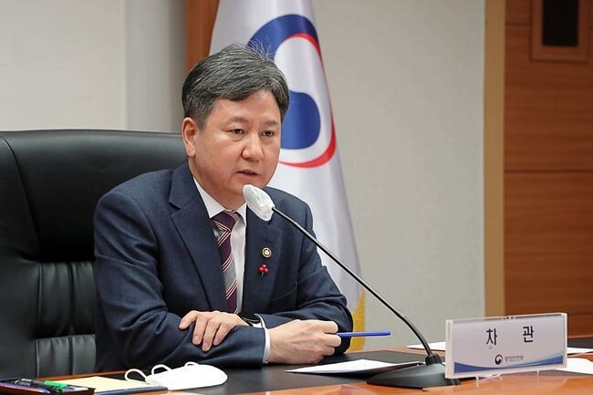 한창섭 행정안전부 차관이 10일 오전 서울시 종로구 세종대로 정부서울청사 12층 중회의실에서 열린 '2023년 제1차 시&middot;도 기조실장 영상회의'에 참석해 모두발언을 하고 있다.&nbsp;