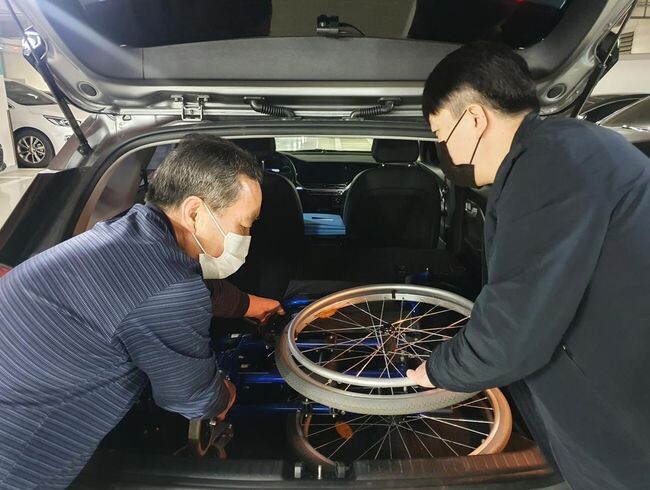 서울 강서구의 &lsquo;찾아가는 재활보조기구 공유&middot;나눔 서비스&rsquo;가 주민들로부터 호평을 받고 있다고 밝혔다.