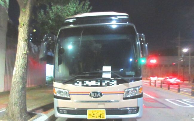 화물차 차고지외 밤샘주차 모습 및 경고문 부착 모습
