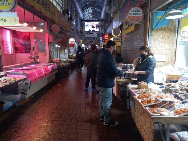 금천구, 설 명절 대비 전통시장 무단적치물 정비추진