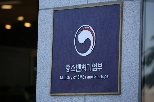 중소벤처기업부는 대학, 공공기관, 민간을 대상으로 &lsquo;혁신창업학교(스쿨)&rsquo;을 운영할 신규 주관기관을 1월18일부터 2월15일까지 모집한다고 밝혔다.