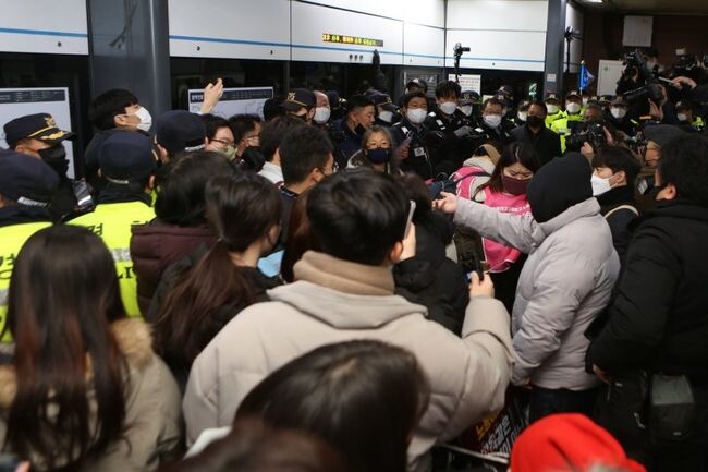 전장연 지하철 시위 모습 (자료사진)