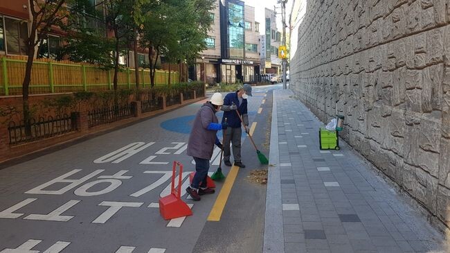 뒷골목 청소&nbsp;