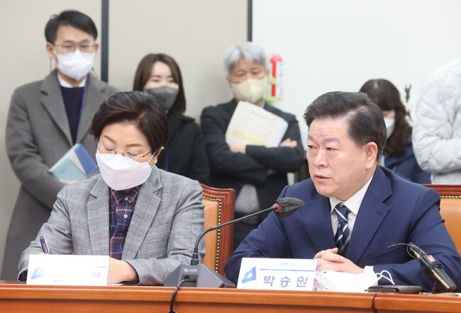 박승원 광명시장은 지난 26일 국회에서 열린 「난방비 폭탄 민주당 지방정부·의회 긴급 대책회의」에 참석했다.