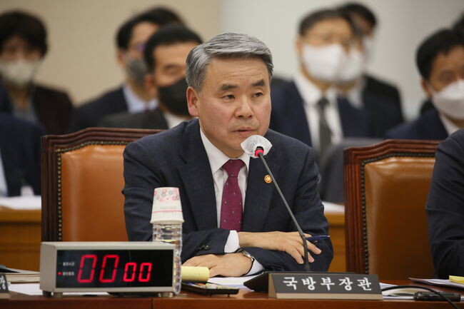 UAE를 방문 중인 이종섭 국방부장관은 2월 19일(현지시간) UAE에 파병된 아크부대를 방문했다.