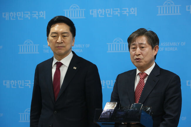 국민의힘 김기현 당 대표 후보가 20일 오전 서울 여의도 국회 소통관에서 열린 전직 바른정당 당협위원장 모임인 '바른정치 모임'의 지지선언 기자회견에 참석했다.