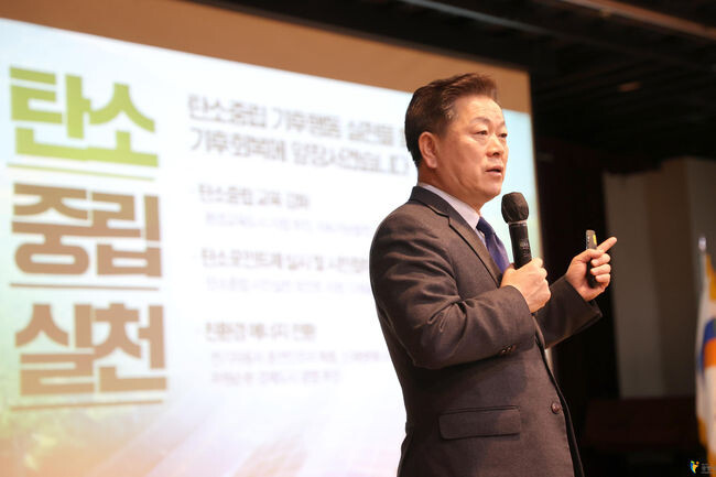 광명시는 지난 6일부터 16일까지 9일간 18개 동에서 2,200여 명의 시민이 참여한 가운데 &lsquo;2023년 동방문 인사 및 시민과의 대화&rsquo;를 성황리에 마무리했다. (사진제공=광명시청)