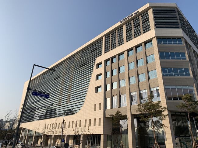 행정안전부가 21일, 환경부&middot;농식품부&middot;산업부&middot;기상청 및 5개 시&middot;도(광주광역시, 전남&middot;북, 경남&middot;북)와 함께 긴급 관계기관 가뭄대책 점검 및 대응강화 회의를 개최했다.
