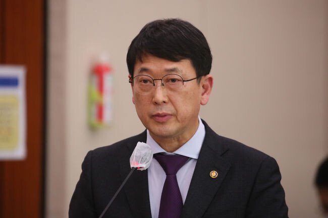 최응천 문화재청장이 22일 서울 여의도 국회에서 열린 문화체육관광위원회 전체회의에 참석했다.