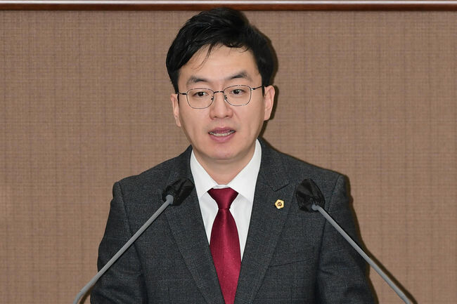 이상욱 의원(비례, 국민의힘)이 22일 열린 제316회 임시회 시정질문에서 질의하고 있다.(사진=서울시의회 제공)