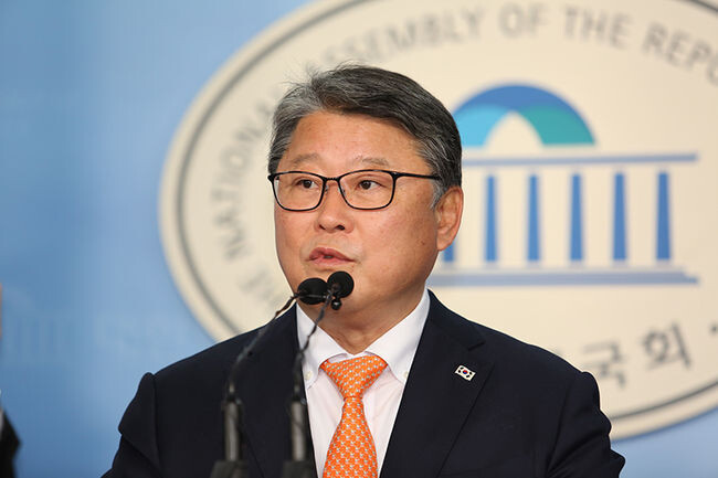 조원진 우리공화당 대표가 윤석열 정부에 책임있는 저출산 대책을 마련·시행할 것을 강력히 요구했다. 