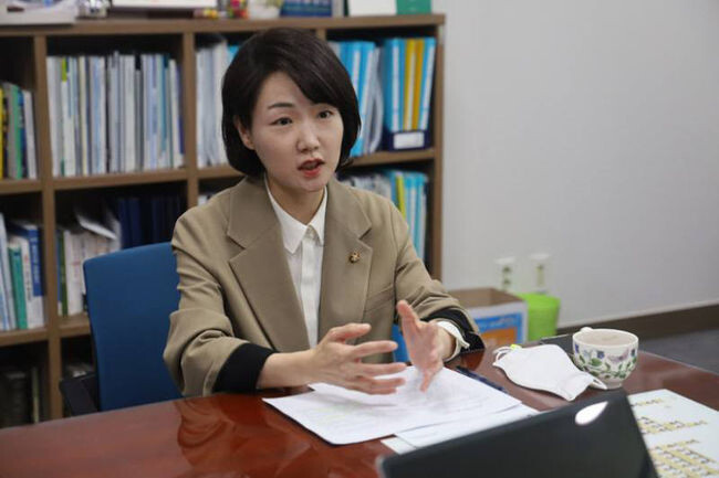 홍정민 의원이 '지방자치법 일부개정법률안'을 <span lang="EN-US">24