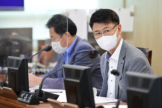 이봉준 의원(국민의힘, 동작구 제1)이 '특정건축물 정리에 관한 특별조치법'을 조속히 제정할 것을 촉구하는 건의안을 발의했다.