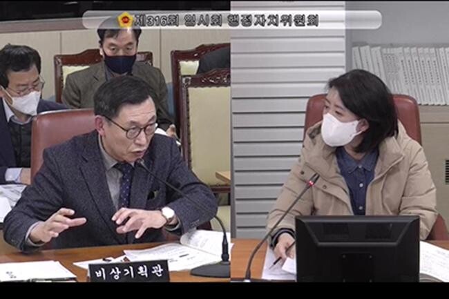 옥재은 의원이 비상기획관장에 질의하고 있다.(사진=서울시의회 제공)