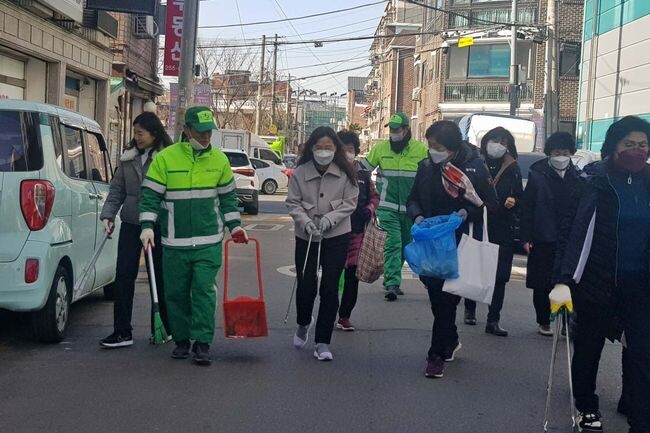 수원시 팔달구 화서1동, 새봄맞이 일제대청소 실시 (사진제공=팔달구청)