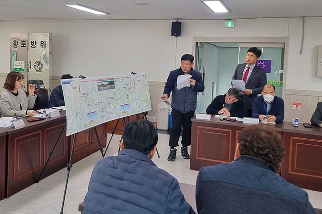이영주 의원(국민의힘, 양주1)이 최근 차질을 빚었던 양주시 관내 &lsquo;은현-봉암 지방도로&rsquo; 공사현장을 찾아 주민 의견을 수렴했다.