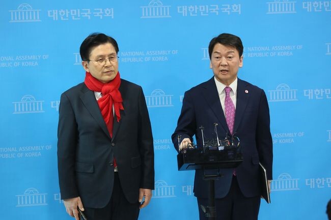 국민의힘 3&middot;8 전당대회 당대표 선거에 출마한 안철수&middot;황교안 후보가 7일 국회 소통관에서 공동 기자회견을 열었다.