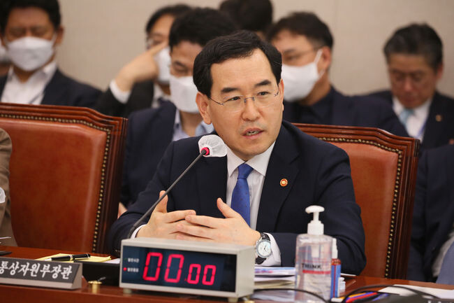 이창양 산업통상자원부 장관이 23일 국회 산업통상자원중소벤처기업위원회 전체회의에 참석했다.