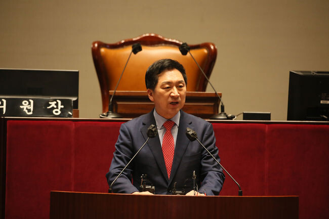 국민의힘 김기현 당 대표가 23일 서울 여의도 국회에서 열린 의원총회에 참석했다.
