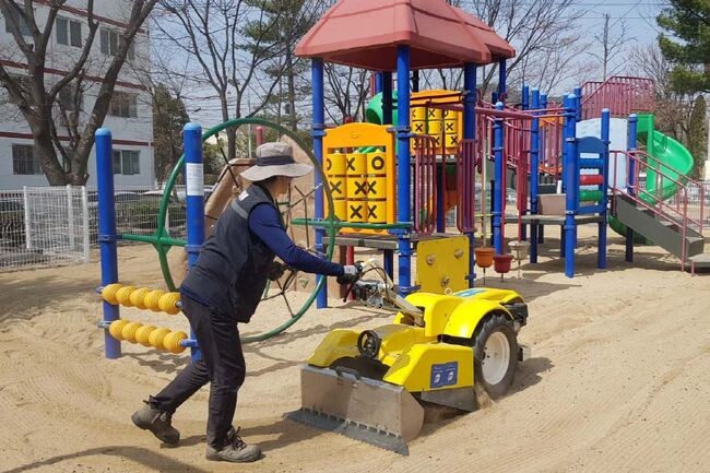 대야신천권 도시공원 내 어린이 놀이시설 전면소독 (사진제공=시흥시청)