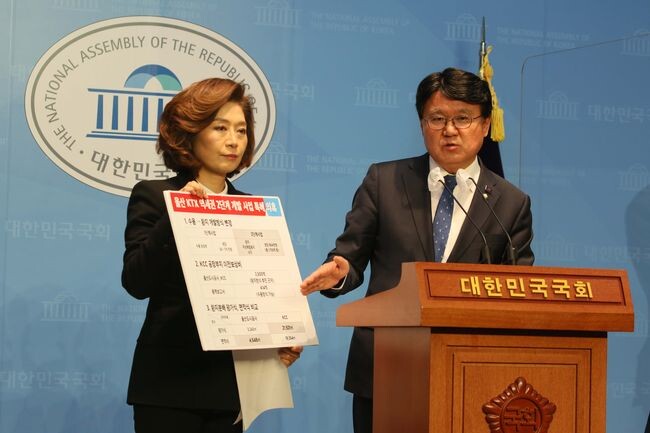 더불어민주당 김기현 의원 땅투기 및 토착&middot;토건비리 의혹 진상조사 태스크포스(TF)는 28일 국회 소통관에서 국민의힘 김기현 대표 울산 땅 투기 등 의혹 해명요구 기자회견을 열었다.