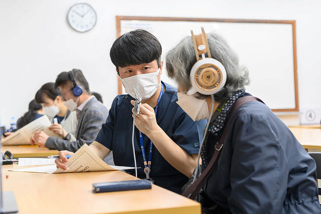 &nbsp;지난 3일 첫 실시된 찾아가는 무료 치매검진(목1동) 현장(사진=양천구청 제공)