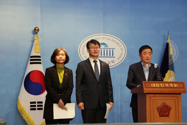 정순신 검사특권 진상조사단은 4일 국회 소통관에서 '정순신 사태 관련 국민 여론조사 결과 발표 기자회견'을 열었다.
