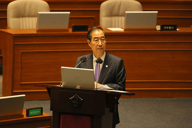 5일 오후 국회에서 열린 교육·사회·문화 분야 대정부질문에서 한덕수 국무총리가 의원들의 질의에 답변하고 있다.