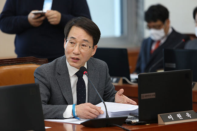이원욱 의원이 '멸종위기종 대한민국 토종 돌고래 상괭이 보호 결의안'을 대표발의했다<span lang="EN-US">.