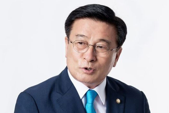 윤재갑 의원이 '쌀가공산업 육성 및 쌀 이용 촉진에 관한 법률' 일부개정법률안을 <span lang="EN-US">13